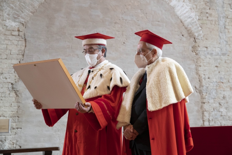 L'Università degli Studi di Parma ha conferito al Presidente Mattarella la  laurea honoris causa in “Relazioni internazionali ed europee” 